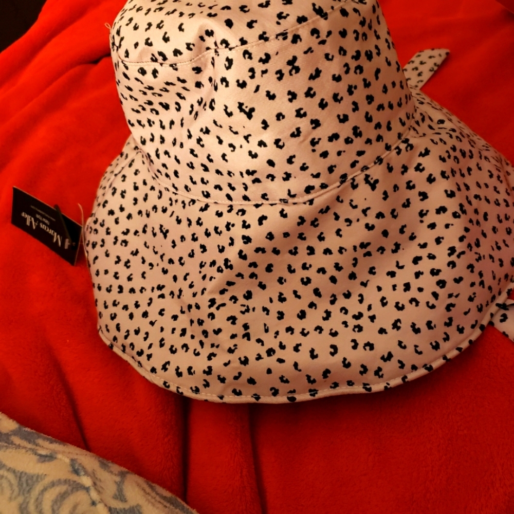 Marcus Alder Womens  Bucket Hat